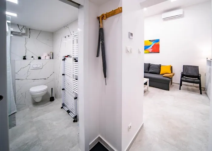Free Parking Basilica Leo's - Ac, Wi-fi, Smart Tv شقة *