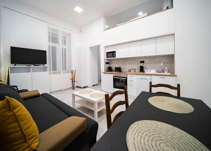 Free Parking Basilica Leo's - Ac, Wi-fi, Smart Tv بودابست