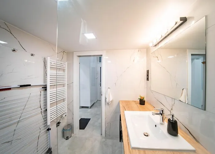 Free Parking Basilica Leo's - Ac, Wi-fi, Smart Tv *