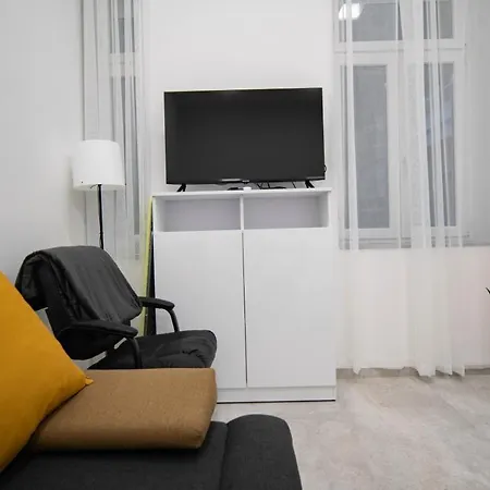 Free Parking Basilica Leo's - Ac, Wi-fi, Smart Tv Daire Budapeşte