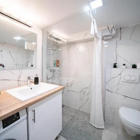 Free Parking Basilica Leo's - Ac, Wi-fi, Smart Tv Appartement *