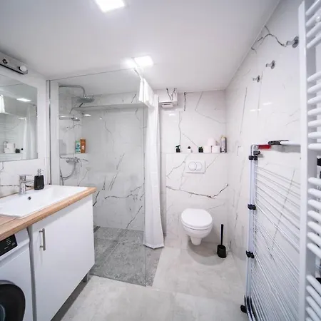 Free Parking Basilica Leo's - Ac, Wi-fi, Smart Tv * ブダペスト